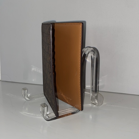Michael Kors Jet Set Travel Passport Case wallet MK Signature Brown / Acorn NWOT - Picture 4 of 15